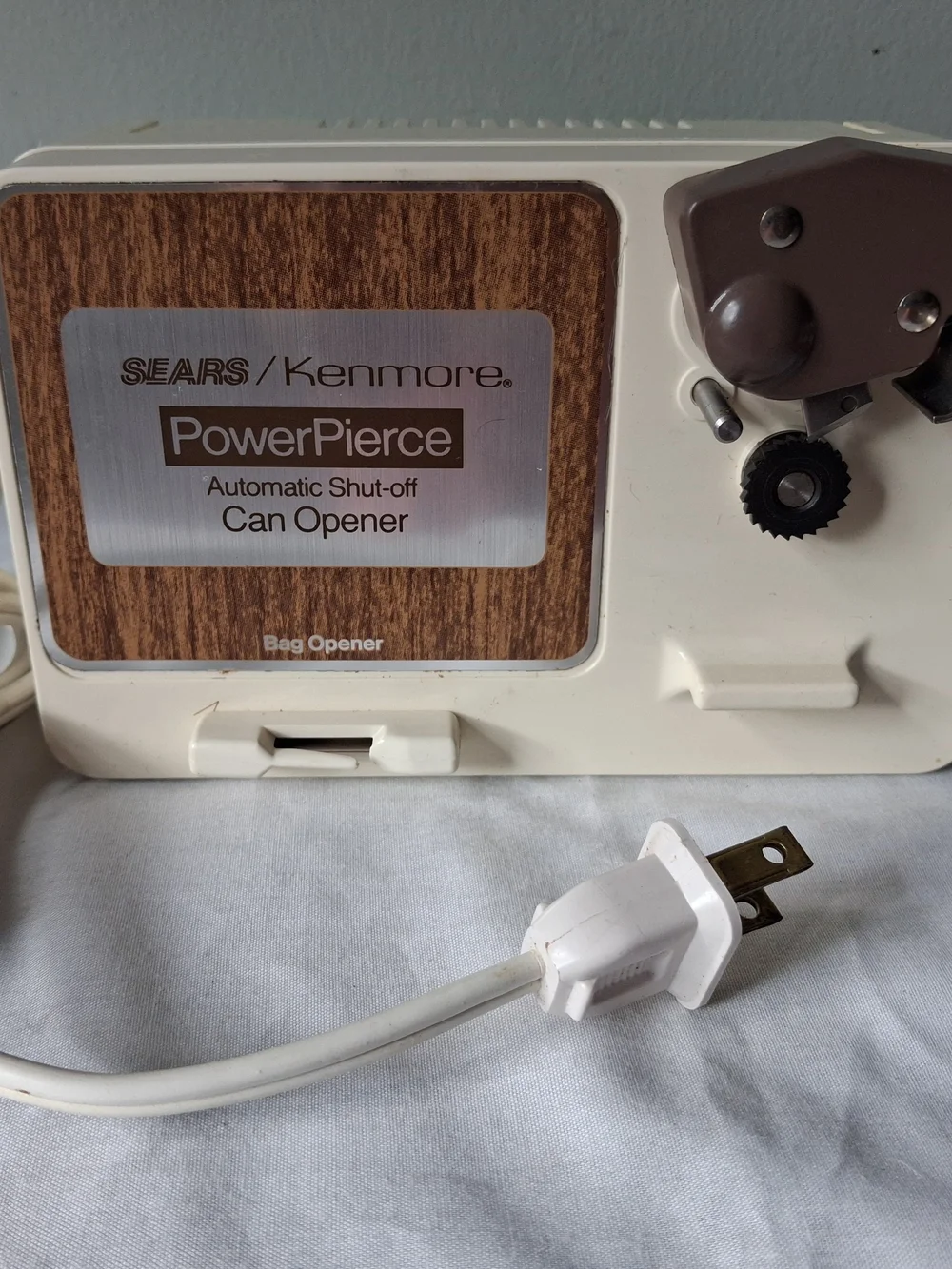 Vintage Sears/Kenmore PowerPierce Automatic Shut-off Can Opener - Wall Mount